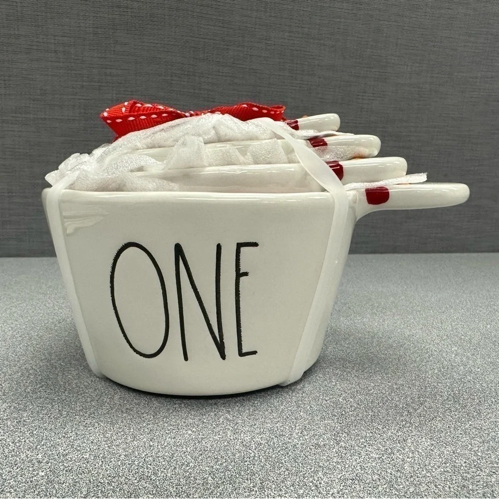 BRAND NEW RAE DUNN SNOWMAN MEASURING CUPS!